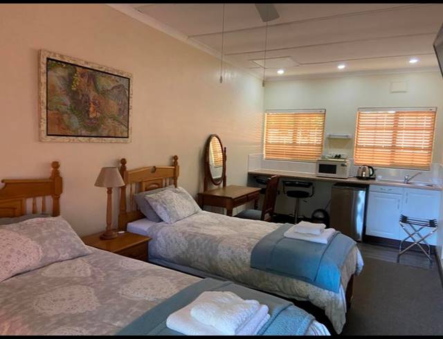 8 BEDROOM HOUSE FOR SALE IN MONTROSE